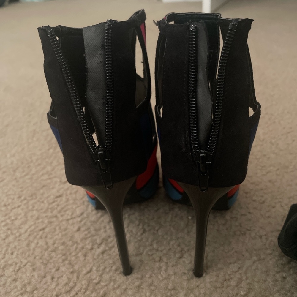 Colorblock 2 Lips Too Heels - Picture 3 of 4